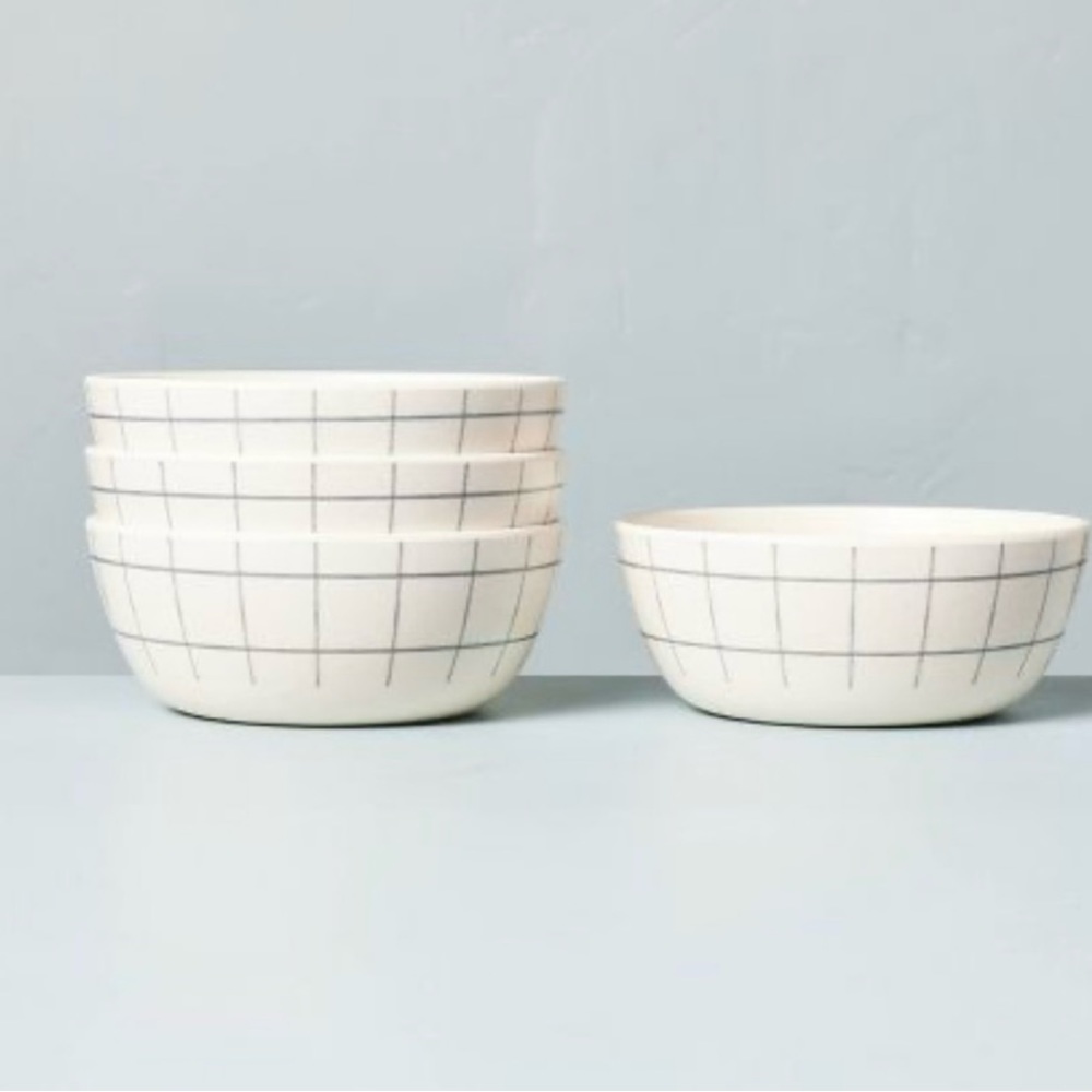 NWT Hearth & Hand Magnolia 4pk 14oz Grid Lines
Bamboo-Melamine Bowls Cream/Blue